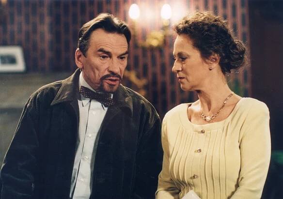 Manželka Ronalda Sheldona - Z filmu - František Němec, Simona Stašová