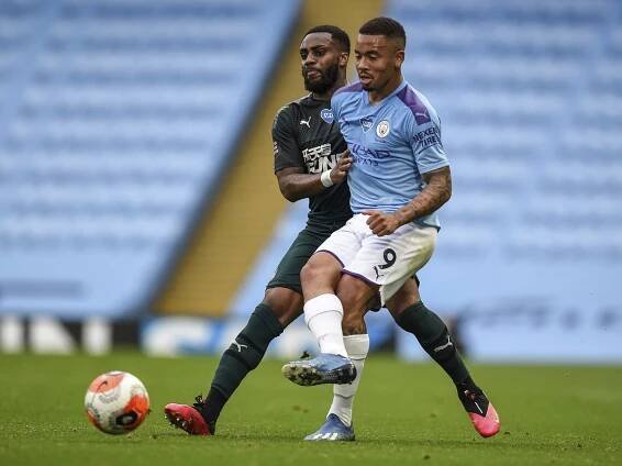 Gabriel Jesus a Danny Rose