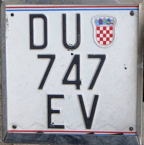 Soubor:Croatia motorcycle plate.jpg
