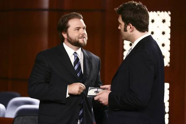 Kauzy z Bostonu - Hledám Shirley. Zn.: Zoufale - Z filmu - Tyler Labine, Craig Bierko