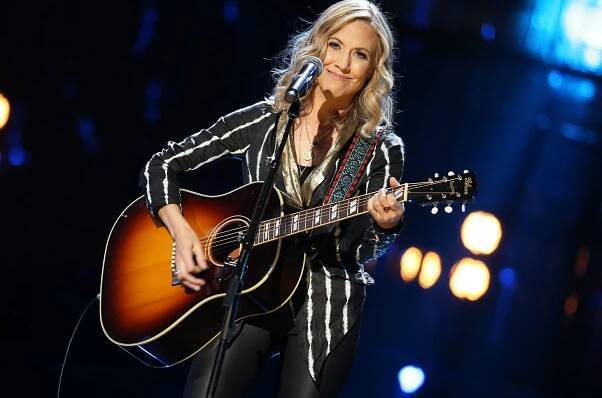 Sheryl Crow Seeking Unity, Going Back To Her Roots on Ninth Album