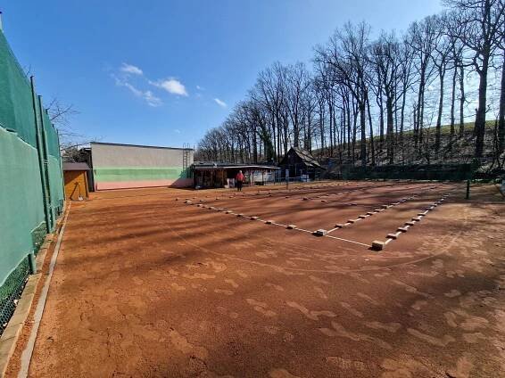 Příprava areálu a tenisových kurtů na sezónu 2024 - TJ Spartak Chuchelná