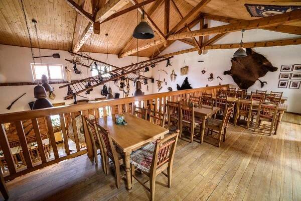 RESTAURACE | COUNTRY SALOON KLATOVY, BEŇOVY