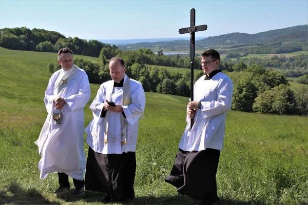 Procesí k Zuberskému kopci - Farnost Vidče