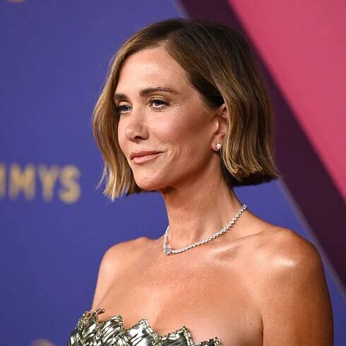 Kristen Wiig Emmys 2024 Reinvents Dressing-Like-the-Actual-Award in Metallic Gold Basket Weave
