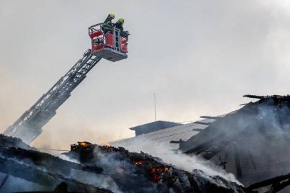 VIDEO: Na farmě v Klokočově hořela stodola, koně stihl vyvést majitel