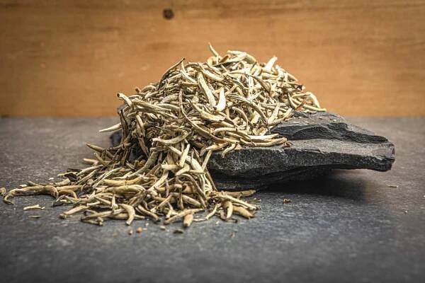 Čaj BÍLÝ SILVER NEEDLE s pravou špičkou TIPS Váha 25 g