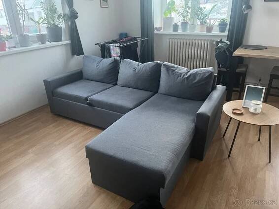 Šedý rozkládací gauč s úložným prostorem