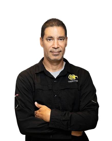 Telecommunications Specialist, Eric Pérez Headshot.