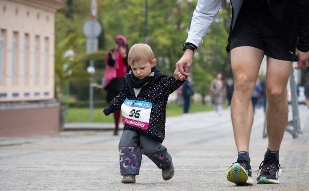 Startovné na závodní běhy v Luhačovicích: desítka, štafeta i půlmaraton