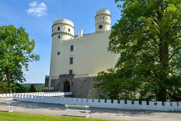 Zámek Orlík nad Vltavou u Orlické přehrady | Regiontourist.cz