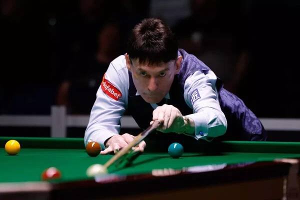 SHEFFIELD, ENGLAND - APRIL 11: Jimmy White of England plays a shot in the second round match against Ashley Carty of England on day 5 of World Championship Qualifiers 2025 at English Institute of Sport on April 11, 2025 in Sheffield, England. (Photo by Tai Chengzhe/VCG via Getty Images)