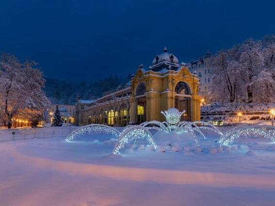 Vánoce a Silvestr v županu: dopřejte si relax ve wellness a lázních