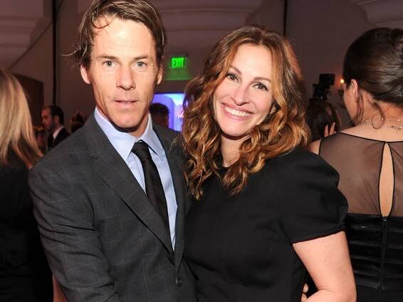 Julia Roberts Sealed 21 Years of Marriage With a Kiss