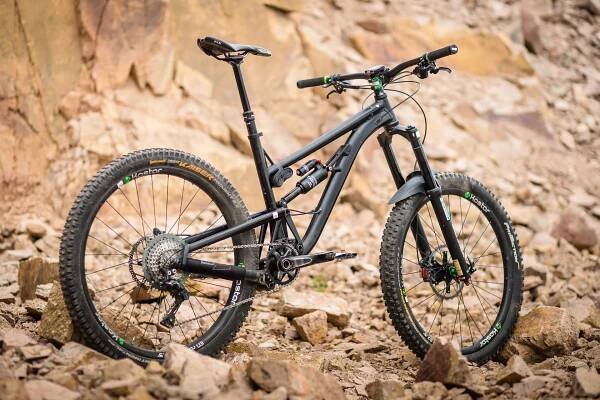 Bikecheck: černá Přémova střela Kellys Swag | DoleKOP.COM