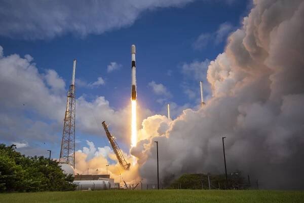 SpaceX loni vyneslo 1722 družic Starlink – ale kolik z nich selhalo? – ElonX