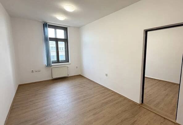 Pronájem kancelářského celku 45 m², v srdci města Brna naproti Janáčkovu divadlu