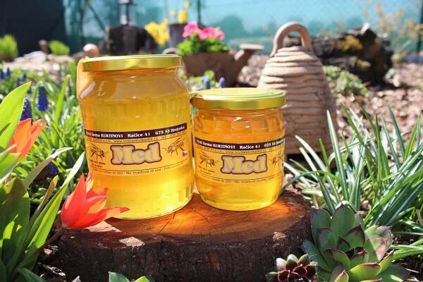 Včelí farma Kurtinovi Med květový lipový 500 g od 159 Kč - Heureka.cz