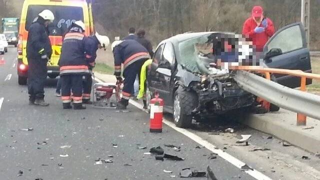 Svodidla probodla vůz, řidič nehodu přežil - Novinky