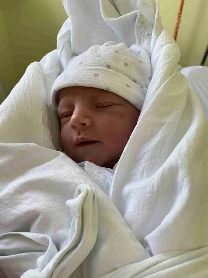 DOMINIK KOUT přišel na svět 21. května v 19.27 hodin. Měřil 51 cm a vážil 3580 g. Svým příchodem na svět potěšil rodiče Evu a Otakara Koutovy z Hradce Králové.