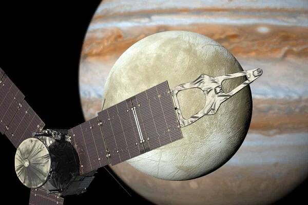 Najdetailnejší záber, aký máme: Sonda Juno zachytila povrch mesiaca Europa
