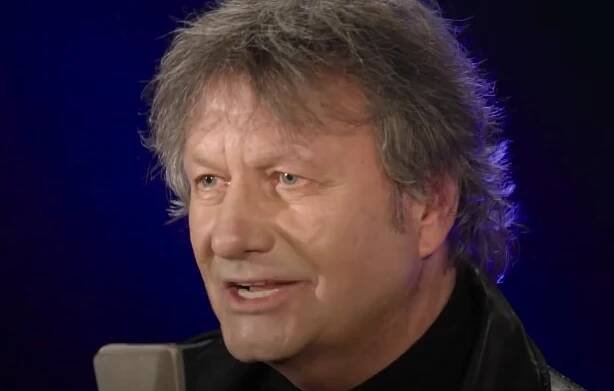 Stanislav Hložek chystá oslavu 70. narozenin: připravuje velkolepou show a Karel Vágner mu zpívá po telefonu - Zivot
