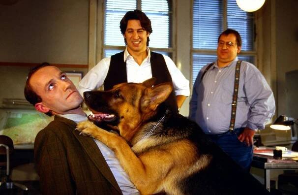 Komisař Rex - Stopy po krvi - Z filmu - Karl Markovics, pes Reginald von Ravenhorst, Tobias Moretti, Wolf Bachofner