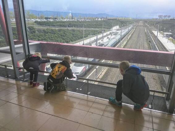 Ideální místo na pozorování rychlovlaků. Foto: Jan Sůra