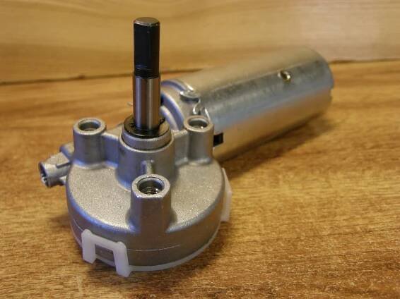 Elektromotor s převodovkou BOSCH AHP 0 390 206 616, 12V, 210 RPM