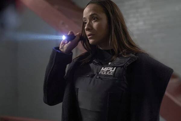 Alert - Miguel - Z filmu - Dania Ramirez