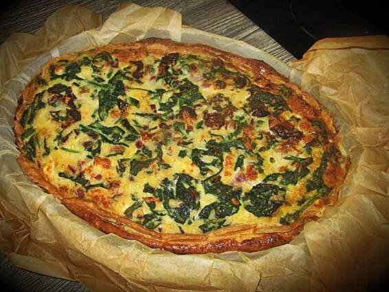 Špenátový quiche s kozím sýrem a sušenými rajčaty - fotografie 2 - TopRecepty.cz