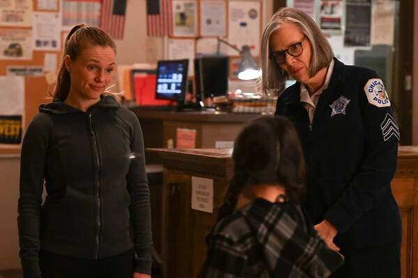 Tracy Spiridakos, Amy Morton - Policie Chicago - Buried Pieces - Z filmu