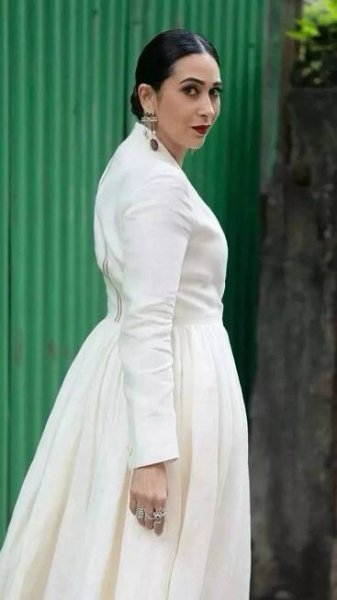Karisma Kapoor's stylish experiments with ethnic wear