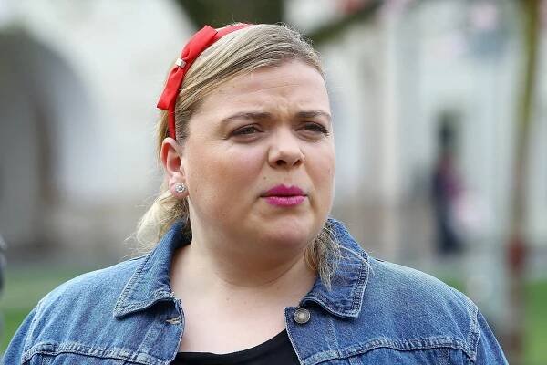 Ohnivý kuře - Jeden mejdan za druhým - Z filmu - Lucie Polišenská