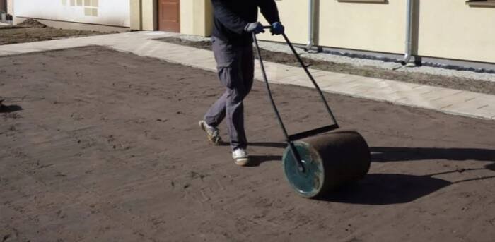 Tráva RENOVAČNÍ semena Rekonstrukce TRÁVNÍKU Samozahušťovací dosévání 5 kg Určení travní směs do suchých míst na zastíněné plochy zahradní renovační