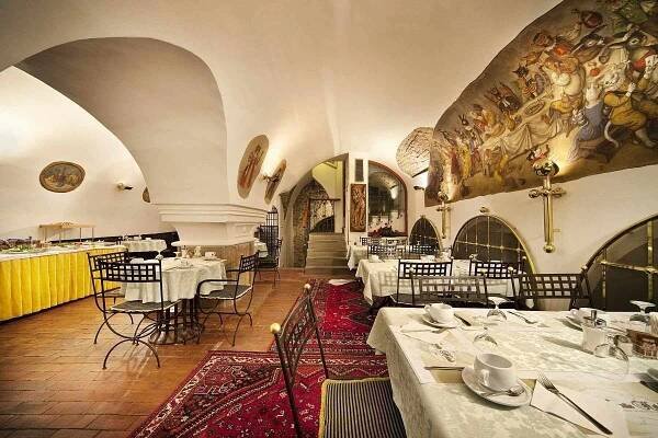 Vybavení, Royal Ricc near Monte Bu Restaurant a Steakhouse