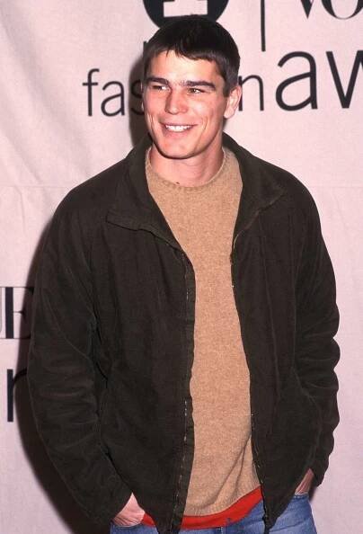 Josh Hartnett attends the 2001 VH1/Vogue Fashion Awards
