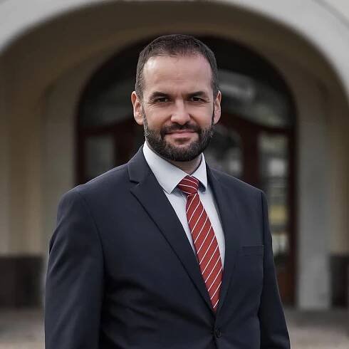Ľudovít Ódor, vymenil Mateja Neumanna za Petra Majera ako nového hovorcu predsedu vlády