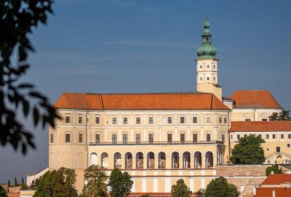 Soubor:Mikulov zámek ze Svatého kopečku 3.jpg