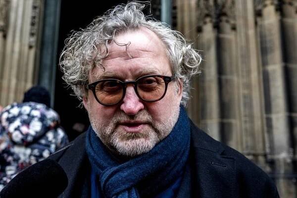 Jan Hřebejk má doma manželku Lenku. Podívejte, je to krásná hnědovláska, jsou spolu už 26 let