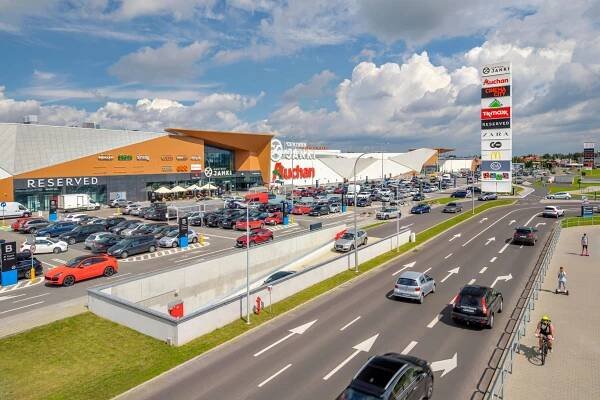 Česká SCF kupuje za více než 7 miliard korun portfolio nákupních center v Polsku