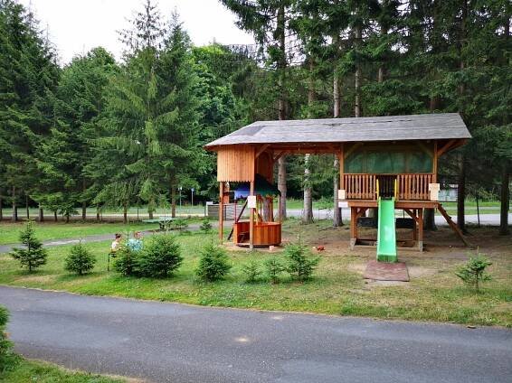 Kempujeme a poznáváme historické lázně Karlova Studánka a město Krnov - All4Camper