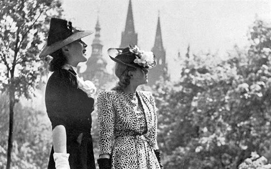Legenda módy i filmu. Hana Podolská šila pro první dámu i Adinu Mandlovou - iDNES.cz