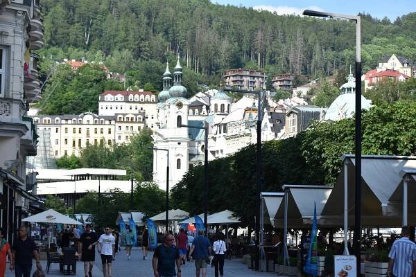 Festivalové Vary: Pivo za 69, zmrzlina za 80. Lidé ceny neřeší, říká obsluha