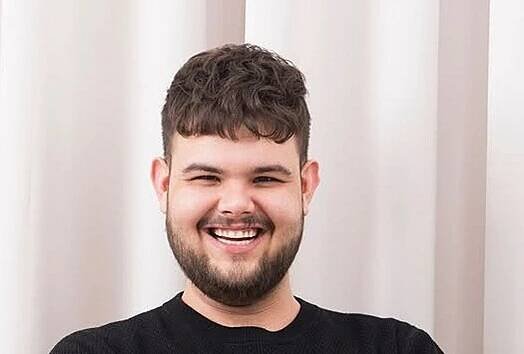 Smrt v salonu kadeřníka Arsova: Jeho zaměstnanec zemřel, oplakávají ho celebrity