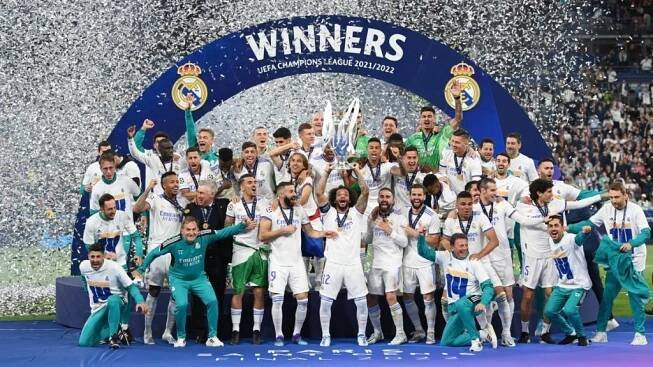Los Ligy mistrů: Real Madrid i Bayern narazí na soupeře z Anglie, v souboji italských týmů AC Milán vyzve Neapol