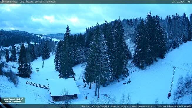 WebCam Archiv: Železná Ruda - údolí Řezné pod sjezdovkami Belveder, pohled k Samotám