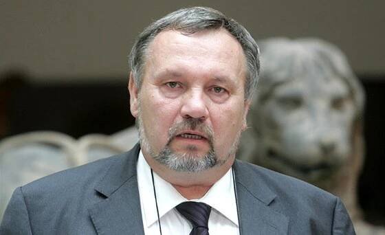 Nechceme návrat pravicové vlády, řekl komunista Kováčik u Zemana