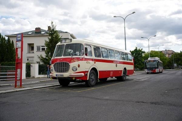 Autobusová retro linka K prodloužena z Prahy 6 na Smíchov
