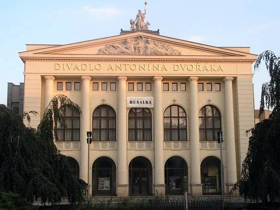Výuka přímo na jevišti: ostravské divadlo připravilo program pro žáky